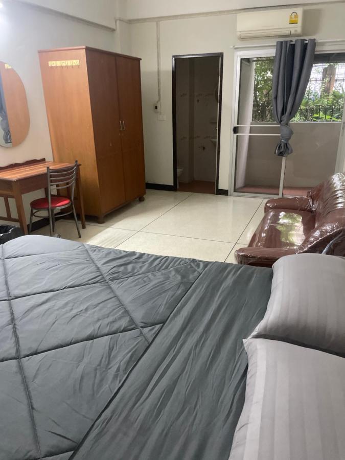 Viriyapon Appartement Bangkok Buitenkant foto